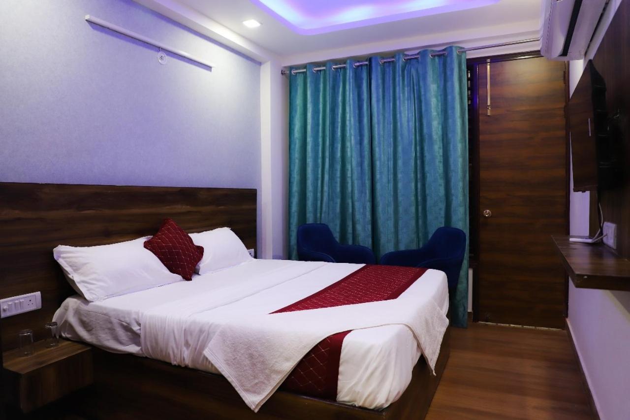Bed and Breakfast Surya International Neu-Delhi Exterior foto