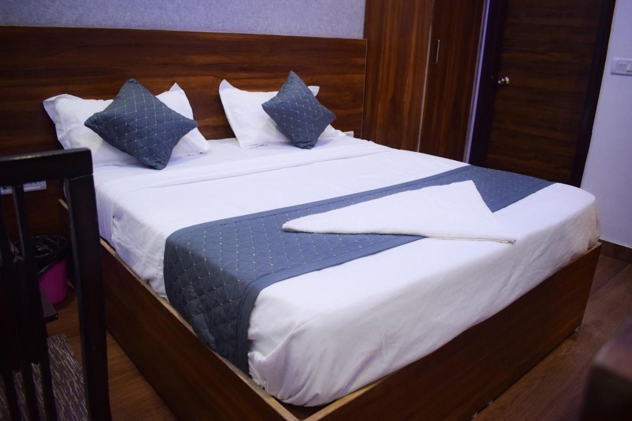 Bed and Breakfast Surya International Neu-Delhi Exterior foto