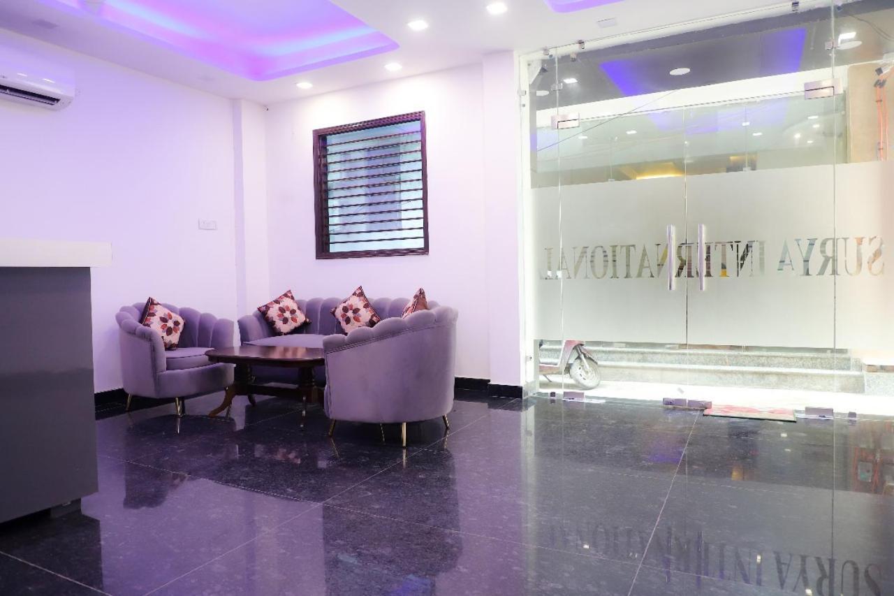 Bed and Breakfast Surya International Neu-Delhi Exterior foto