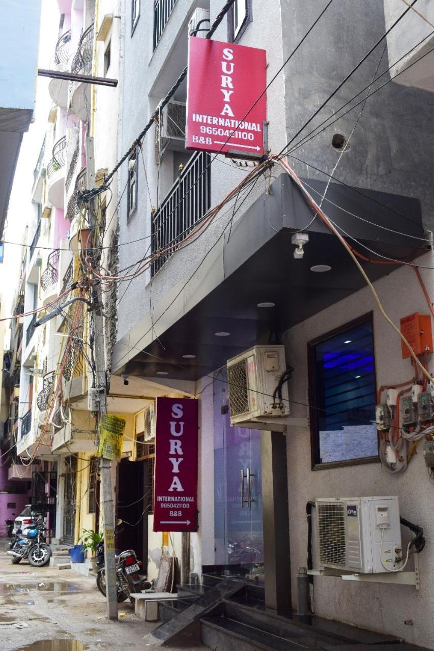 Bed and Breakfast Surya International Neu-Delhi Exterior foto