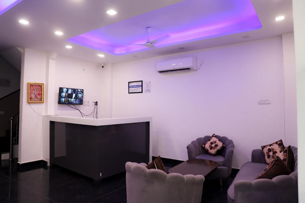 Bed and Breakfast Surya International Neu-Delhi Exterior foto