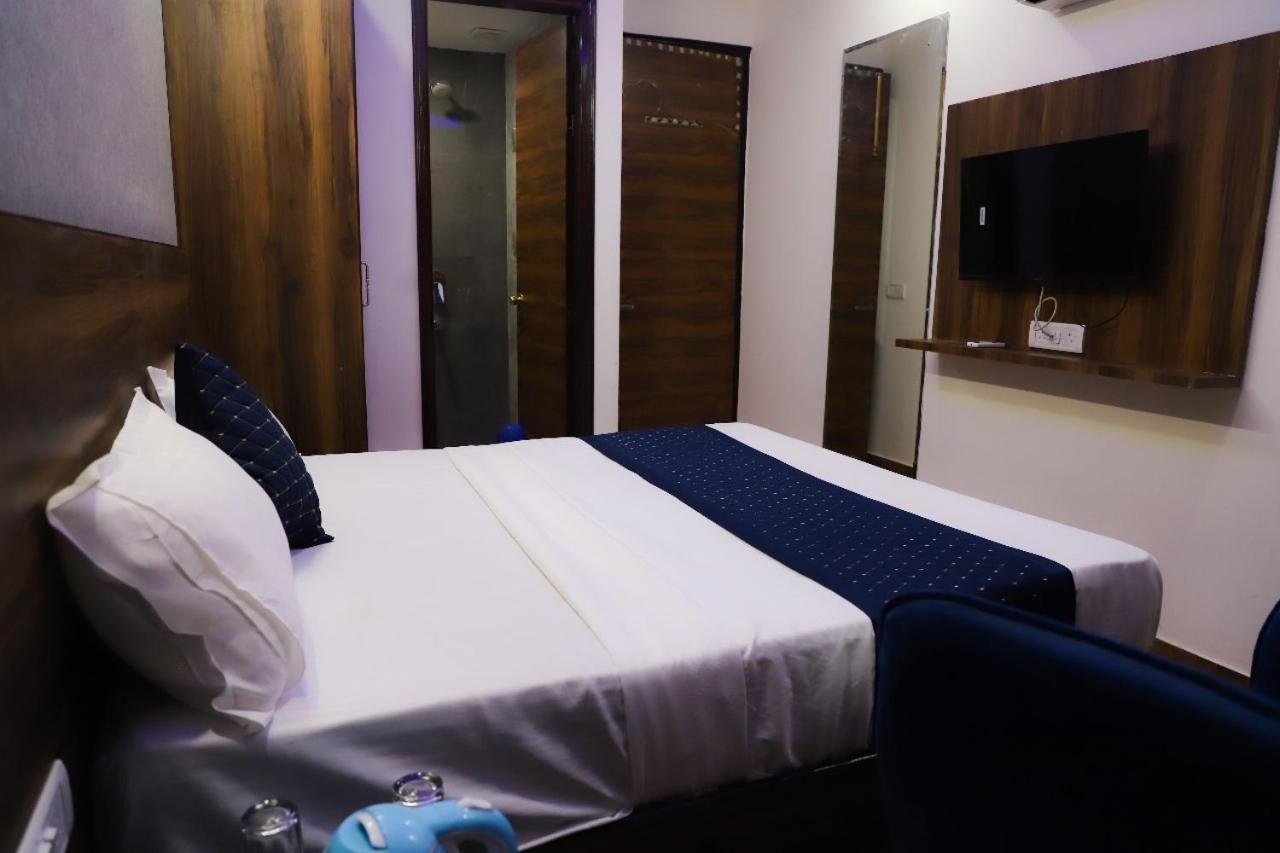 Bed and Breakfast Surya International Neu-Delhi Exterior foto