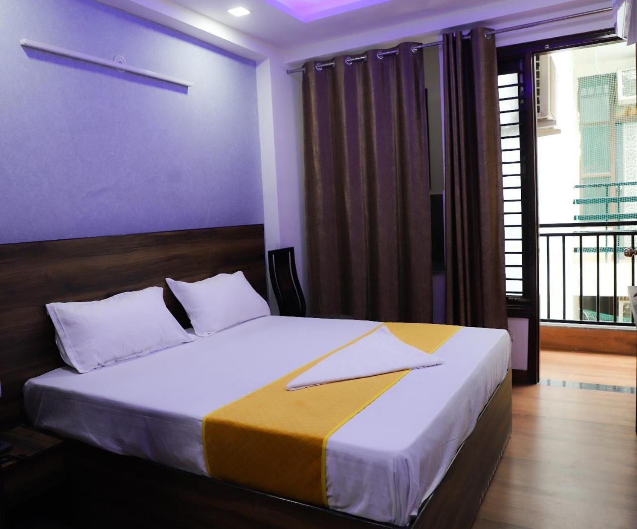 Bed and Breakfast Surya International Neu-Delhi Exterior foto