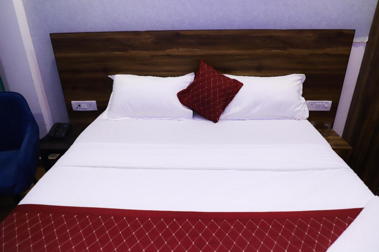 Bed and Breakfast Surya International Neu-Delhi Exterior foto