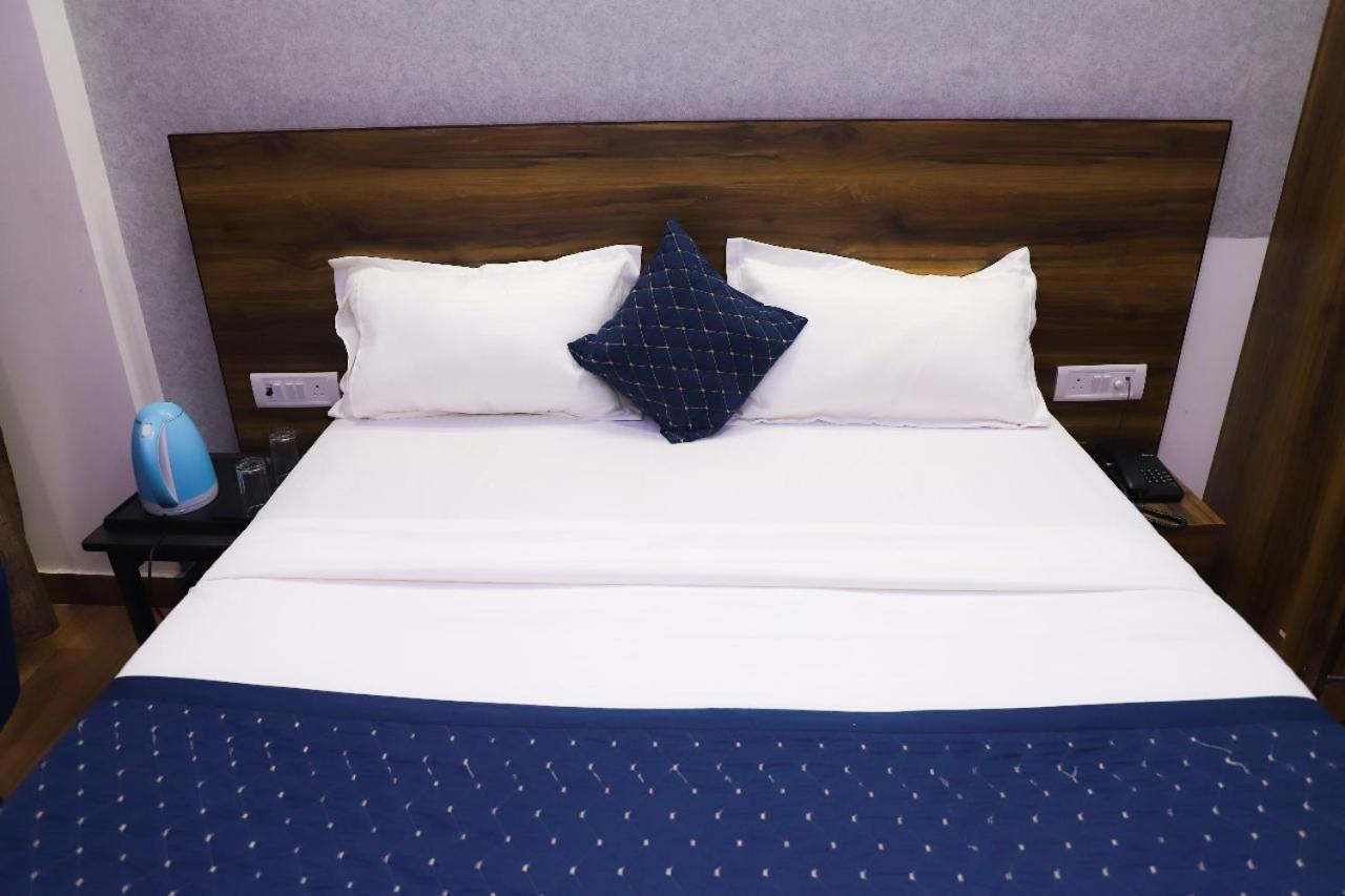 Bed and Breakfast Surya International Neu-Delhi Exterior foto
