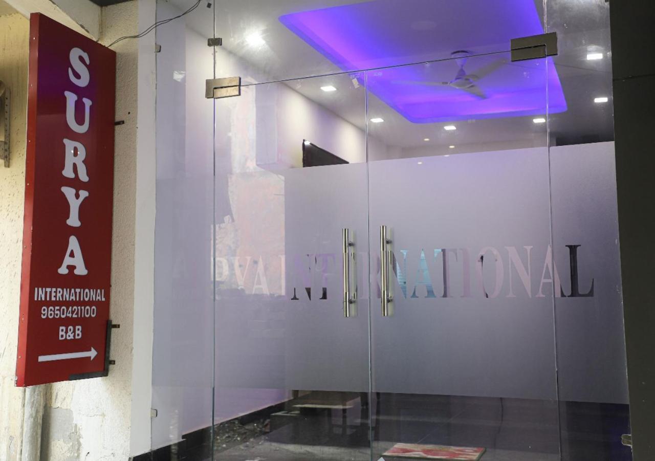 Bed and Breakfast Surya International Neu-Delhi Exterior foto