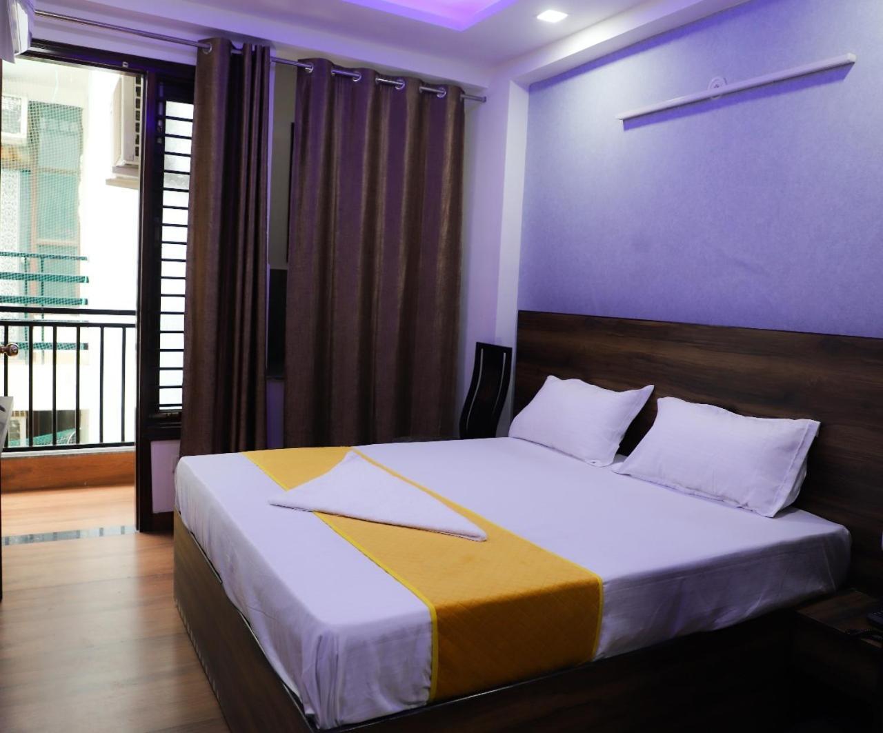 Bed and Breakfast Surya International Neu-Delhi Exterior foto