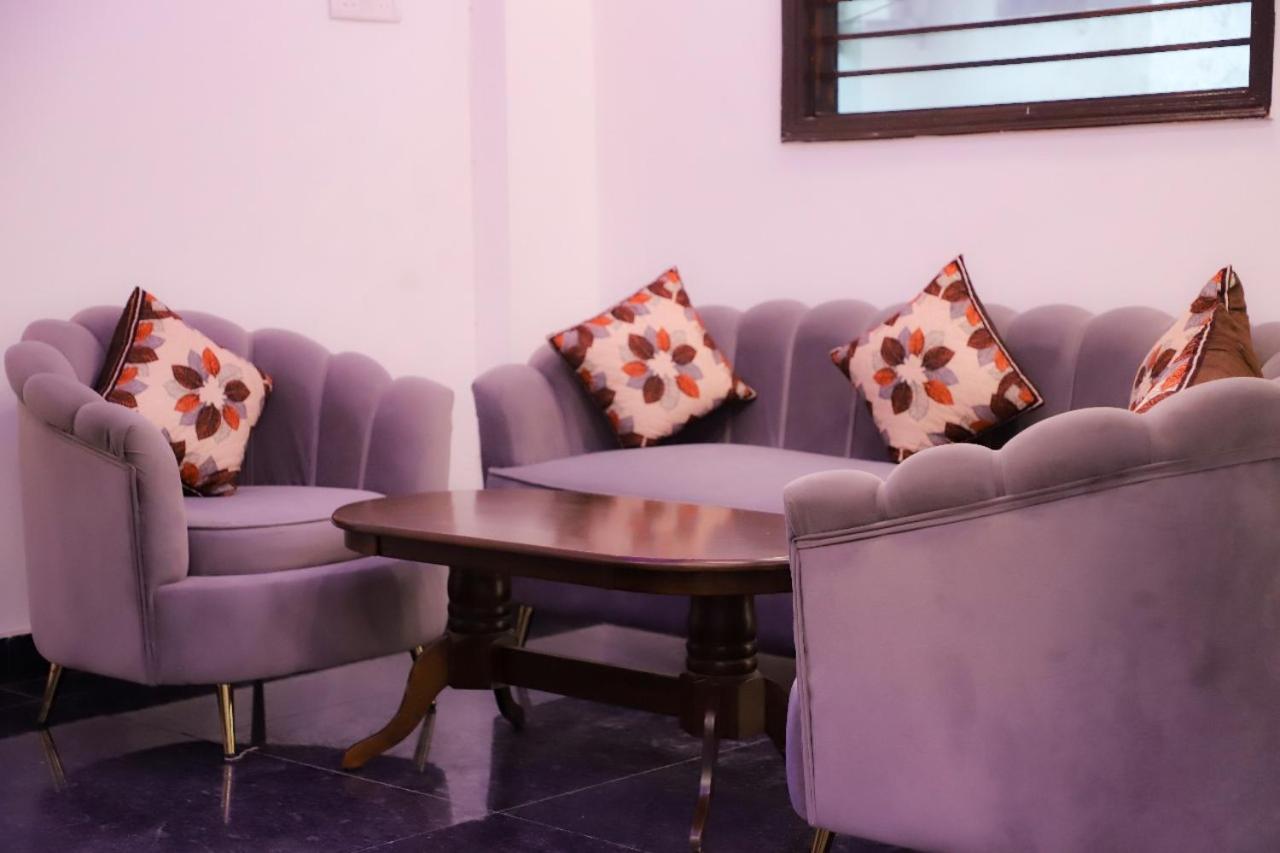 Bed and Breakfast Surya International Neu-Delhi Exterior foto