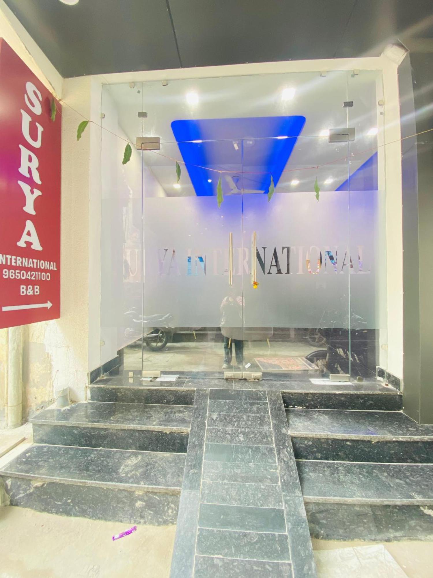 Bed and Breakfast Surya International Neu-Delhi Exterior foto