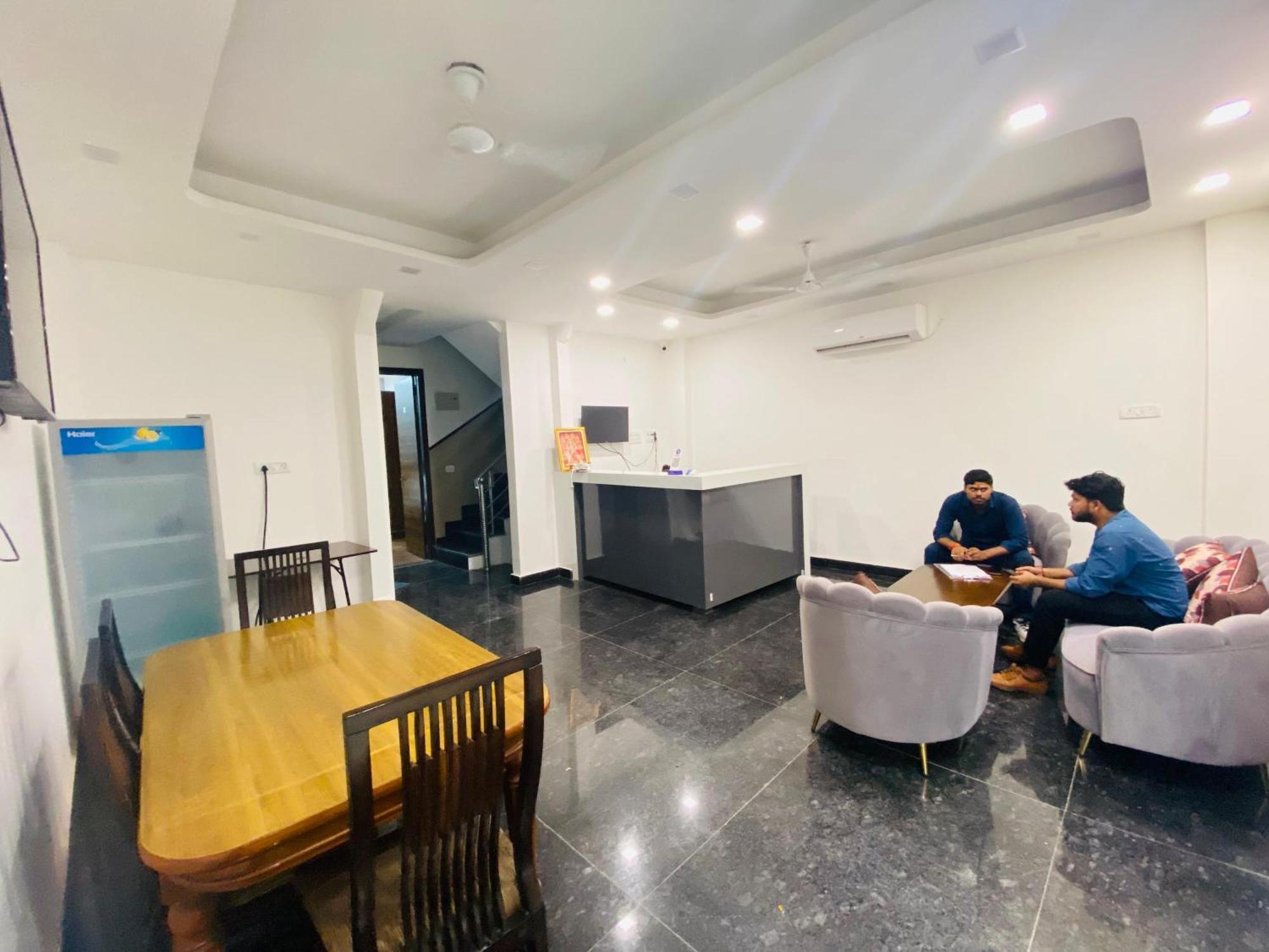 Bed and Breakfast Surya International Neu-Delhi Exterior foto