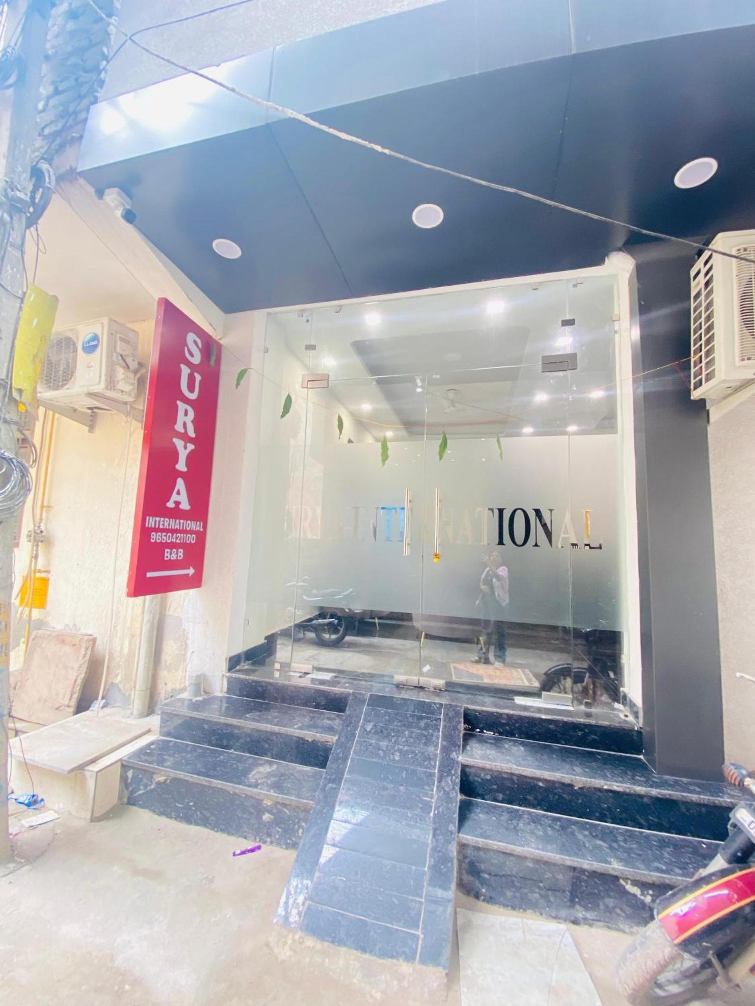 Bed and Breakfast Surya International Neu-Delhi Exterior foto
