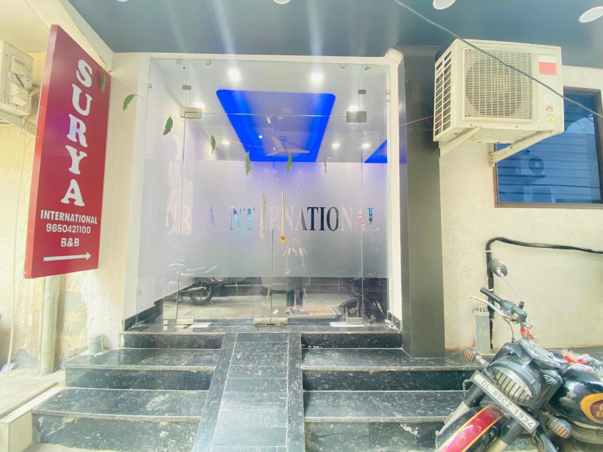Bed and Breakfast Surya International Neu-Delhi Exterior foto